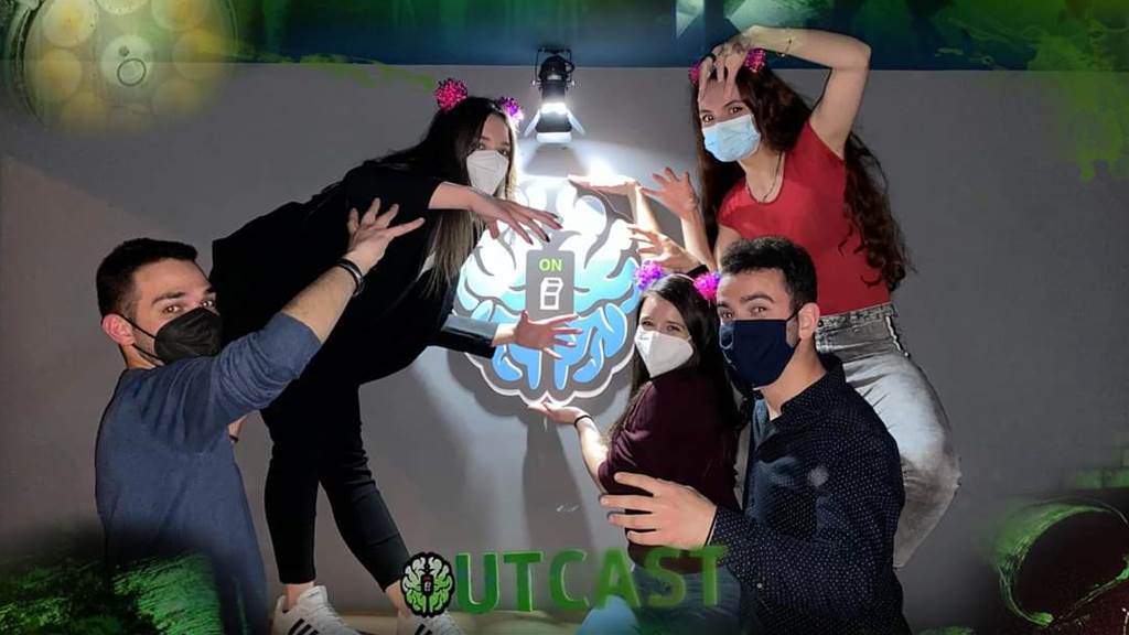 OUTCAST Απρ-2022
