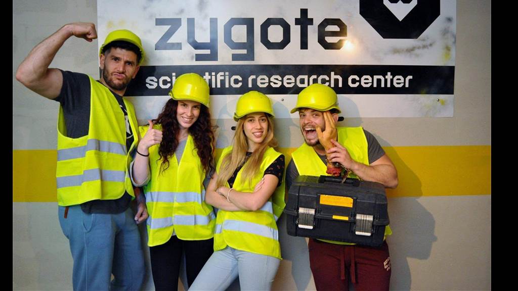 Room 001: Zygote (Zάιγκοτ) team photo