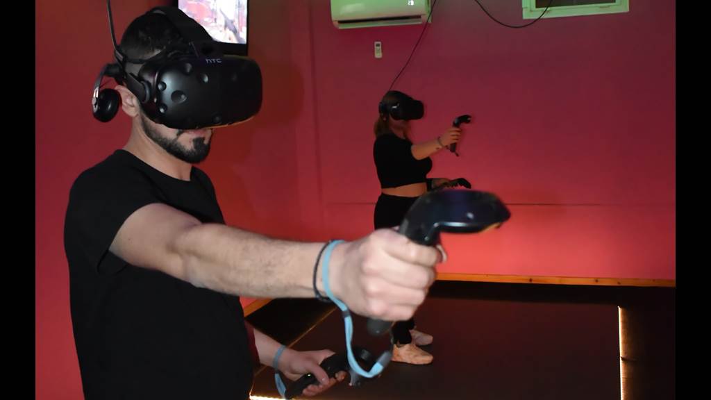 VR escape games team photo