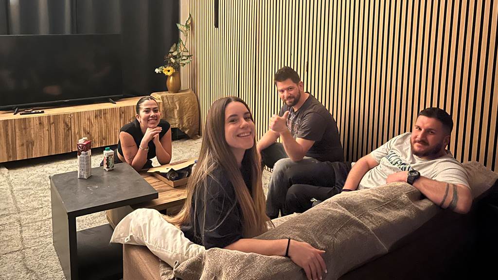 Friday Night Chill Απρ-2026