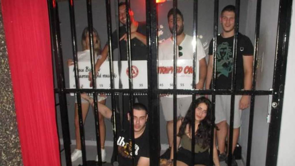 sTRAPPED on team photo
